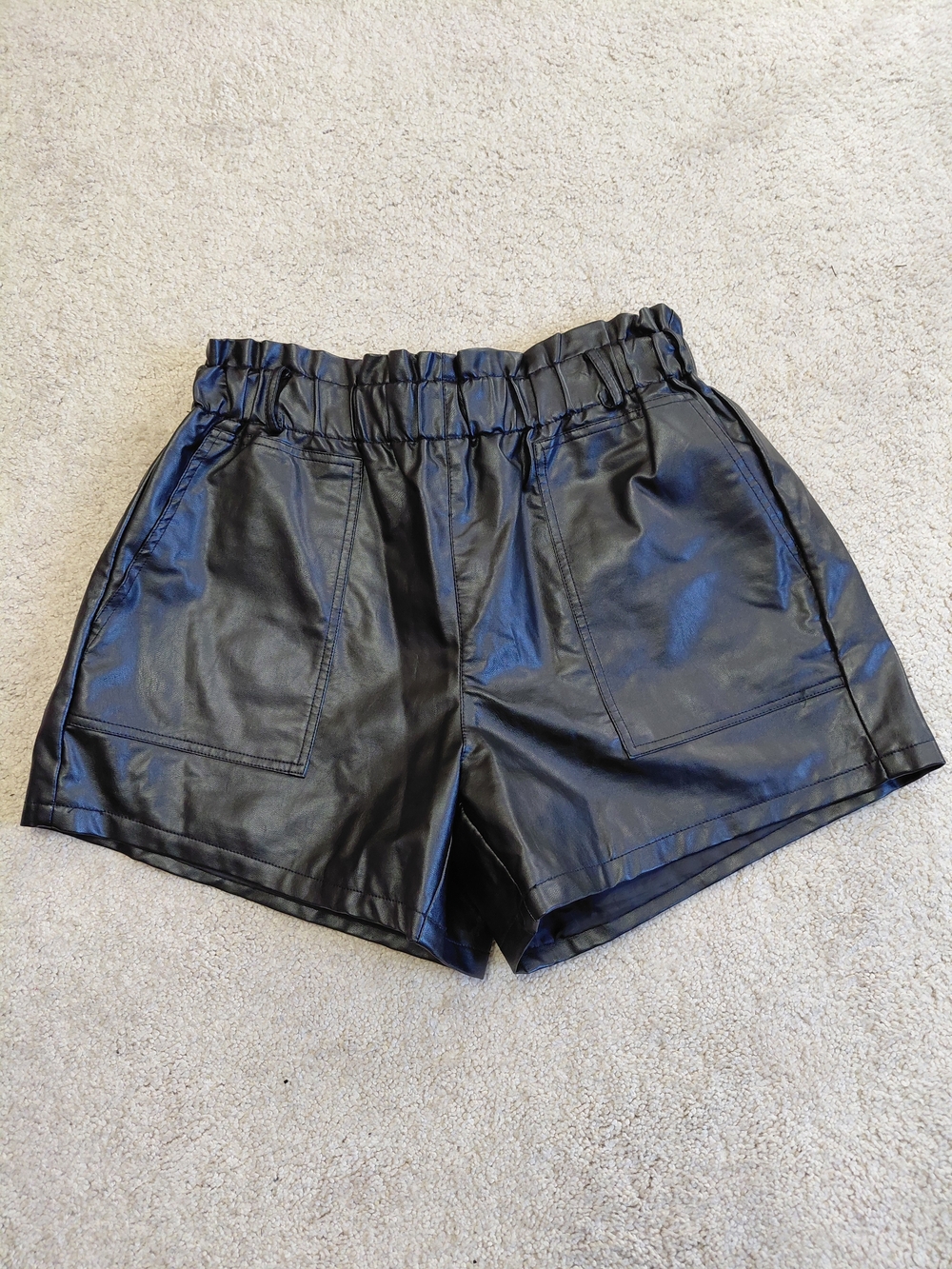 Amisu Black High-Waist Faux Leather Shorts